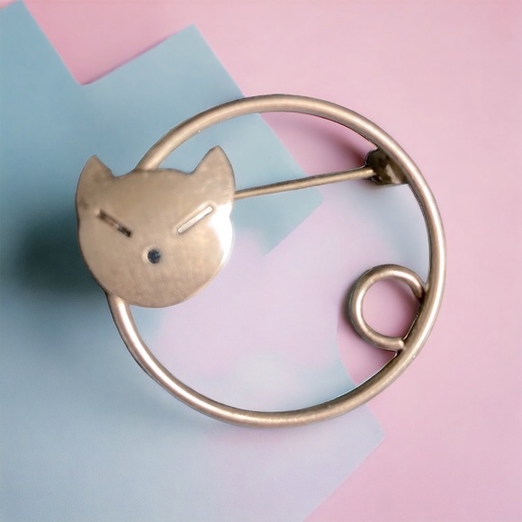 Cat Pin - Picture 2 of 5